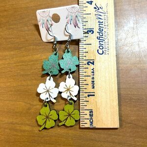 Clover flower dangle earrings